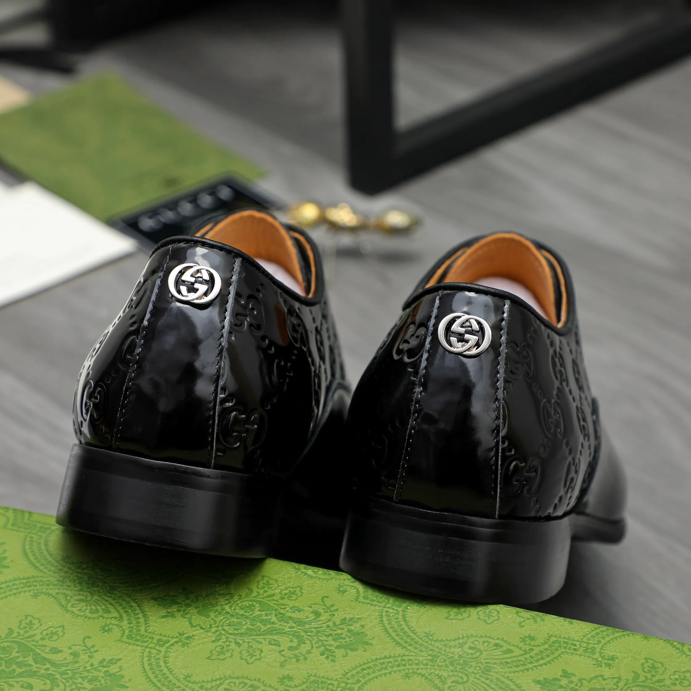 Men's shoes 💰p500 Product trademark: GUCCI "Gucci" business lace-up leather shoes Regular size: 38-46 (38.45.46 is custom-made and non-returnable) Product materials: Selected pearlescent cowhide stitching embossed cowhide upper, cowhide lining, original rubber outsole